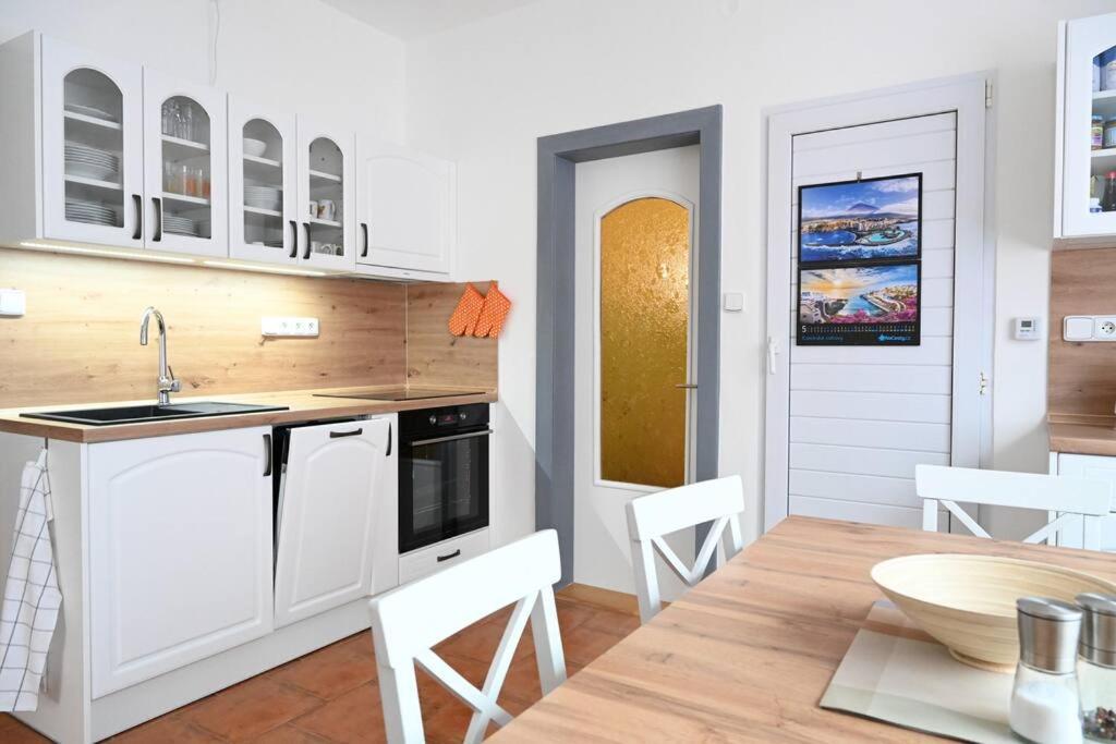 Rodinny Apartman U Broumovskeho Namesti Exterior photo